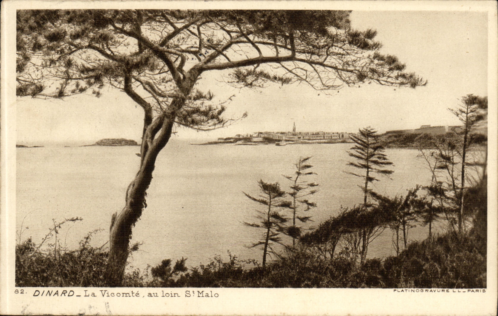 CPA Dinard La Vicomte au loin St Malo