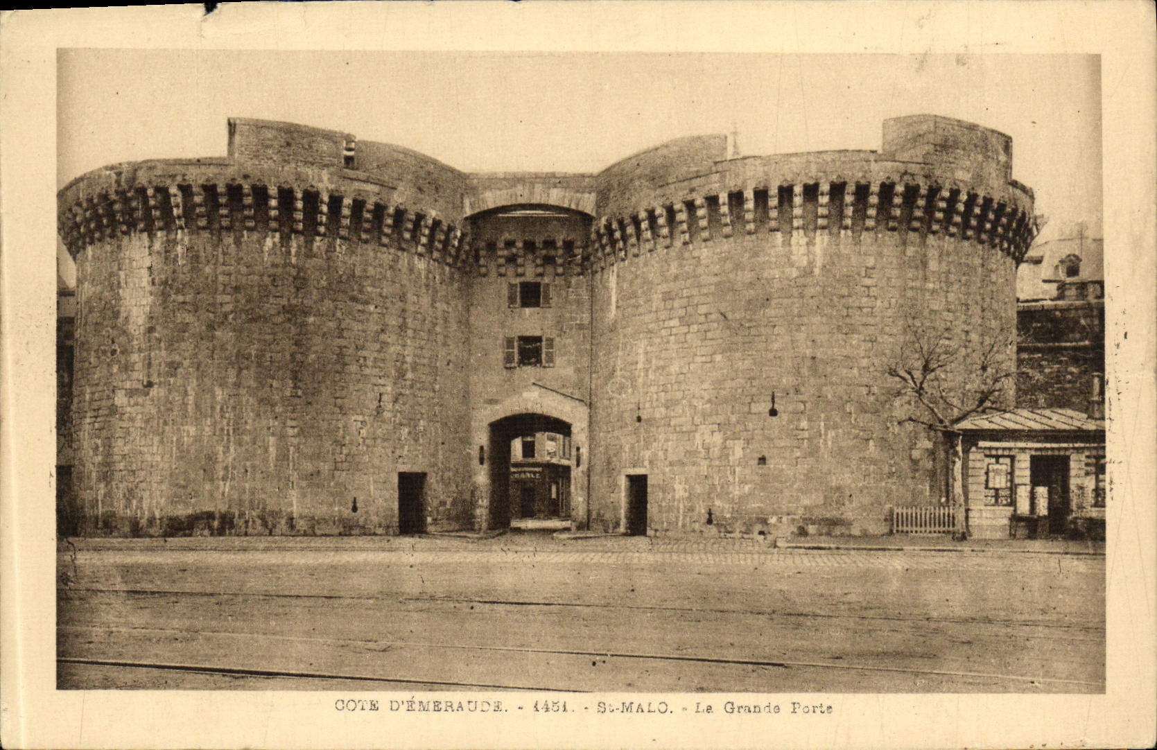VINTAGE POSTCARD Dimension D Emerald St Malo the large door