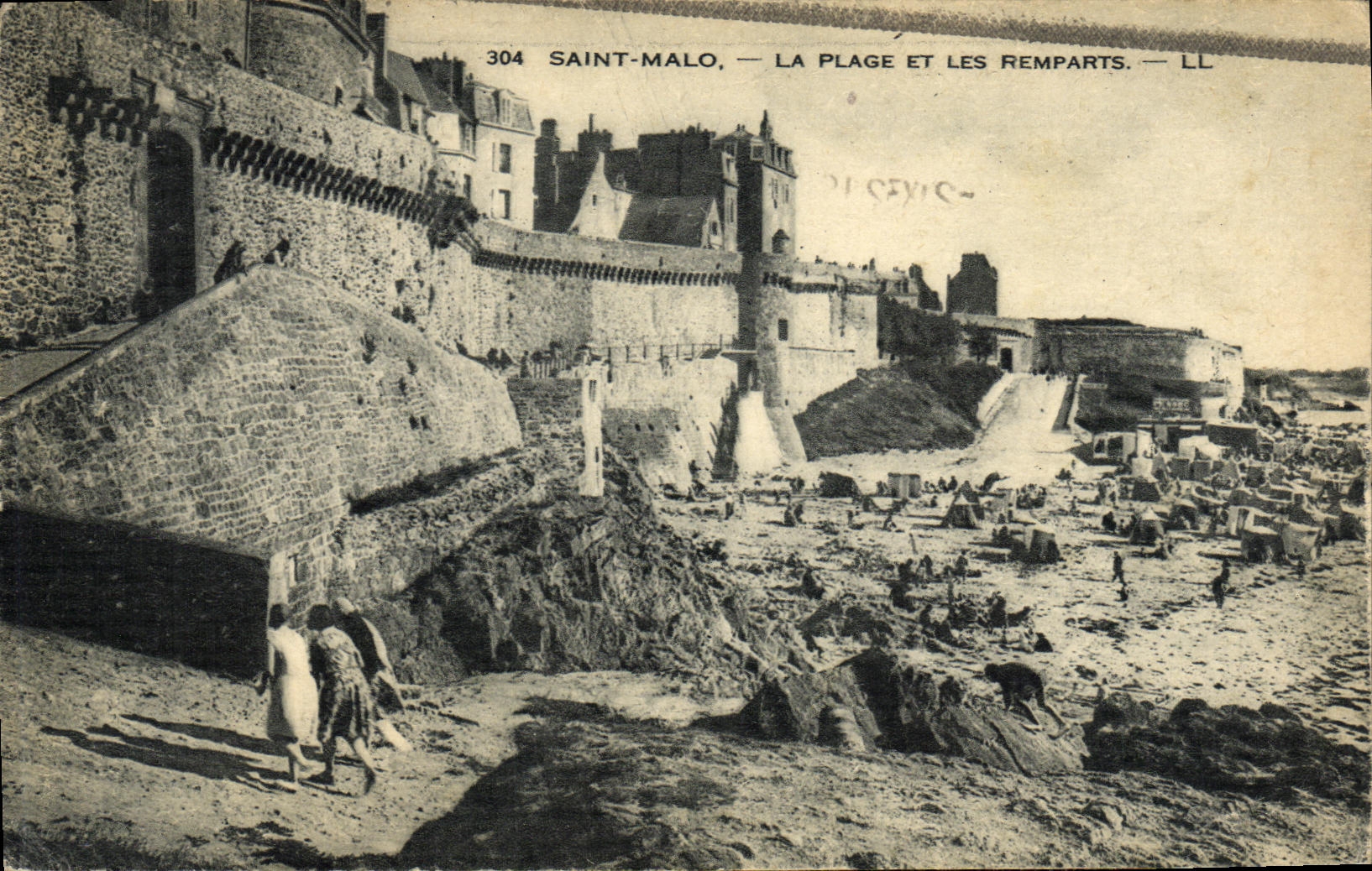 VINTAGE POSTCARD Holy Malo the Beach and Walls