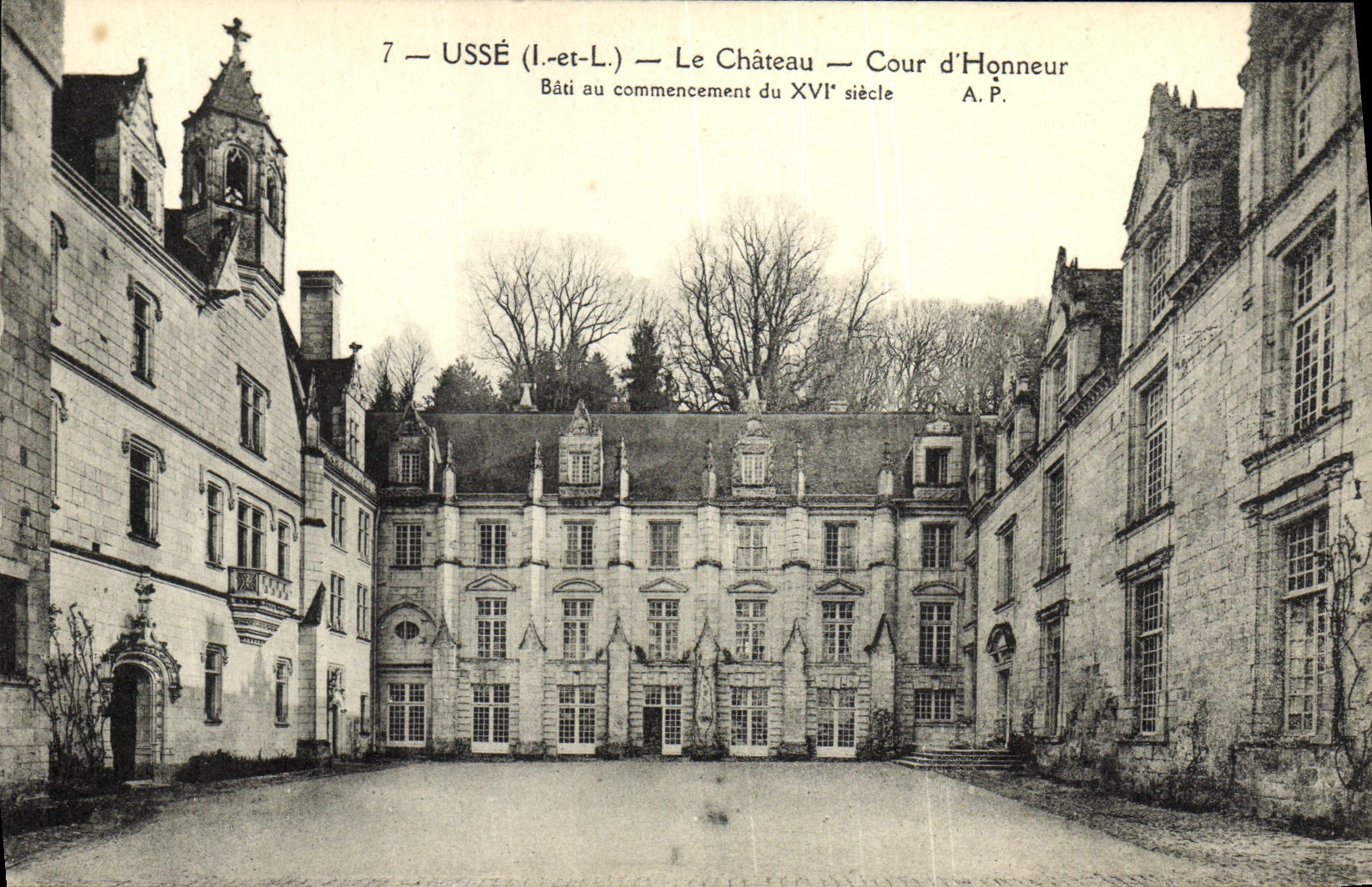 CPA Usse Le Chateau Cour d Honneur