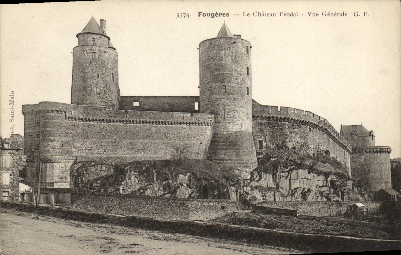 CPA Fougeres La Chateu Feodal Vue Generale