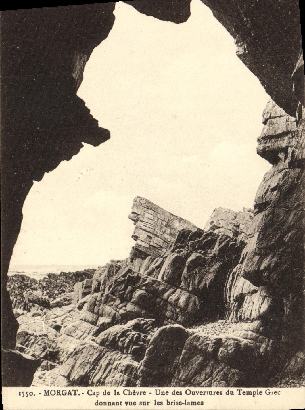 Cabo de Morgat de la POSTAL de la VENDIMIA de la cabra una de las aberturas del donante griego del templo visto en las laminas de la brisa