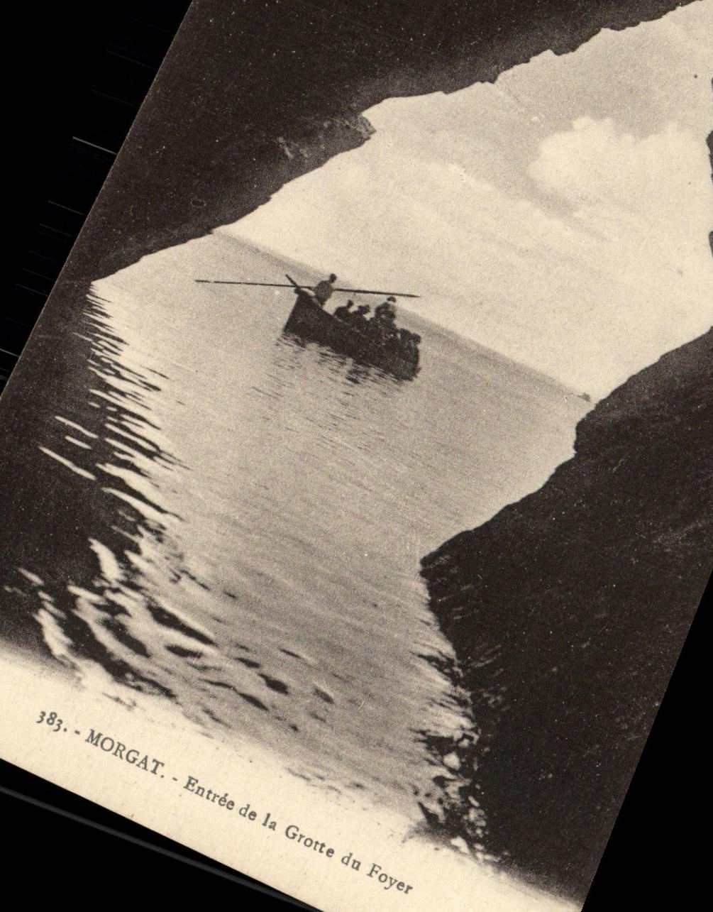 POSTAL Morgat de la VENDIMIA entrado de la cueva del hogar