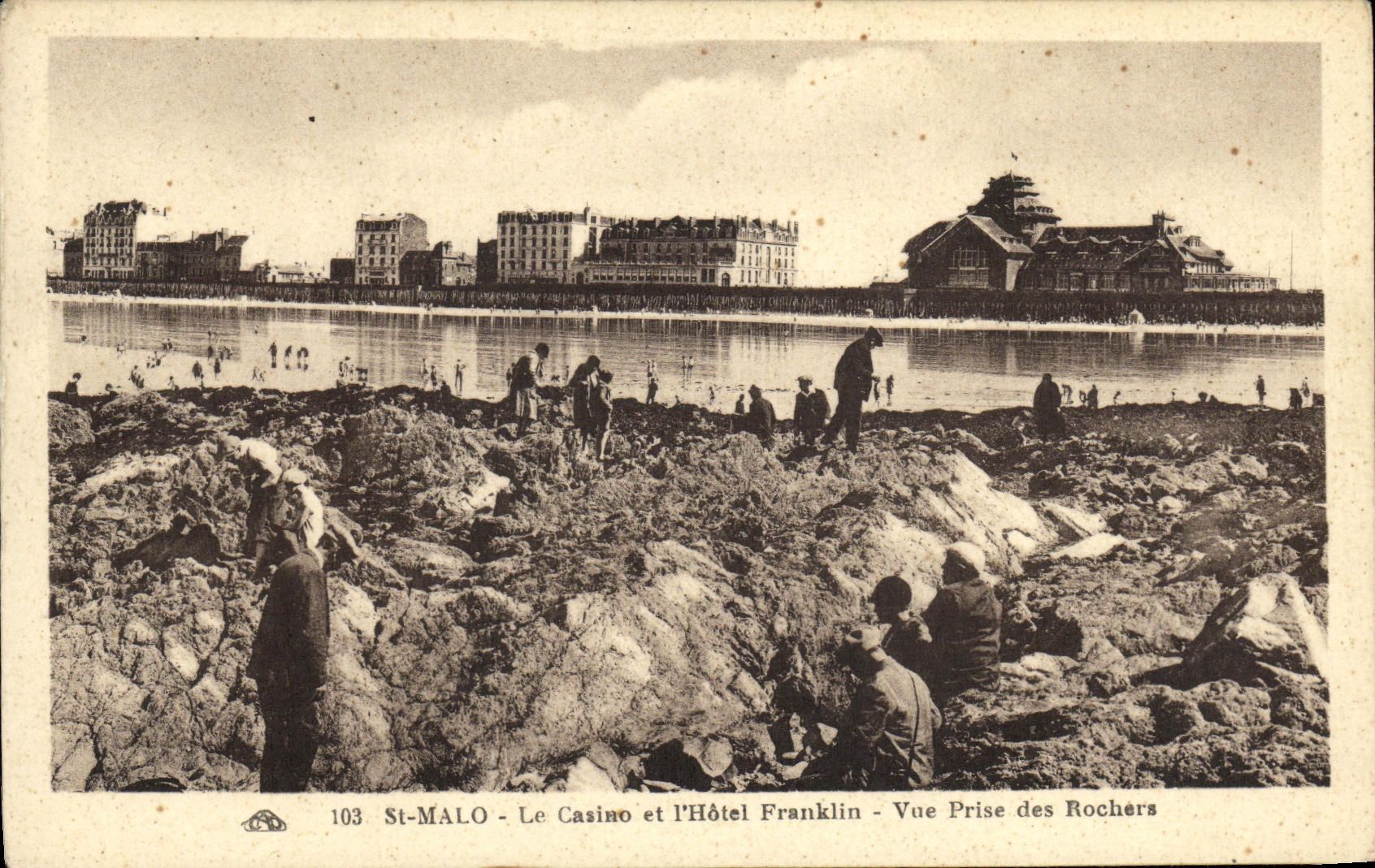 VINTAGE POSTCARD Holy Malo the casino and L Franklin hotel Seen from of the rocks