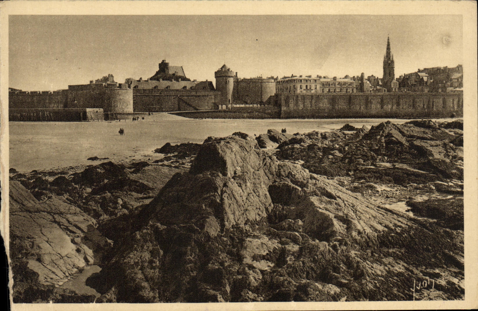 VINTAGE POSTCARD Holy Malo the city seen of the Strong National