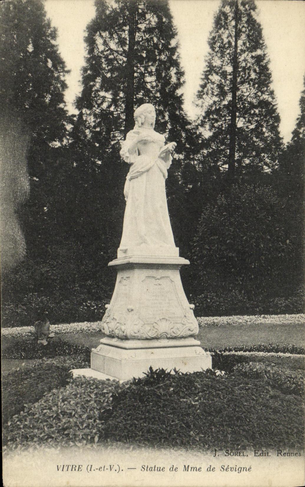 CPA Vitre Statue de Mme de Sevigne