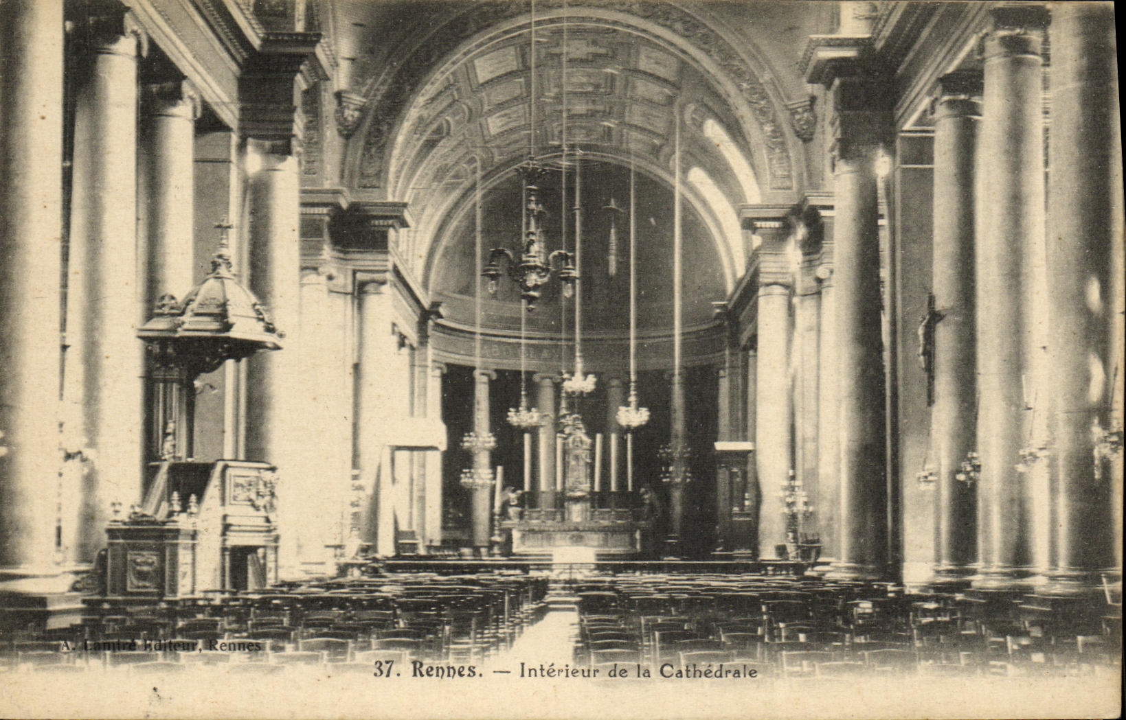 CPA Rennes Interieur de la Cathedrale