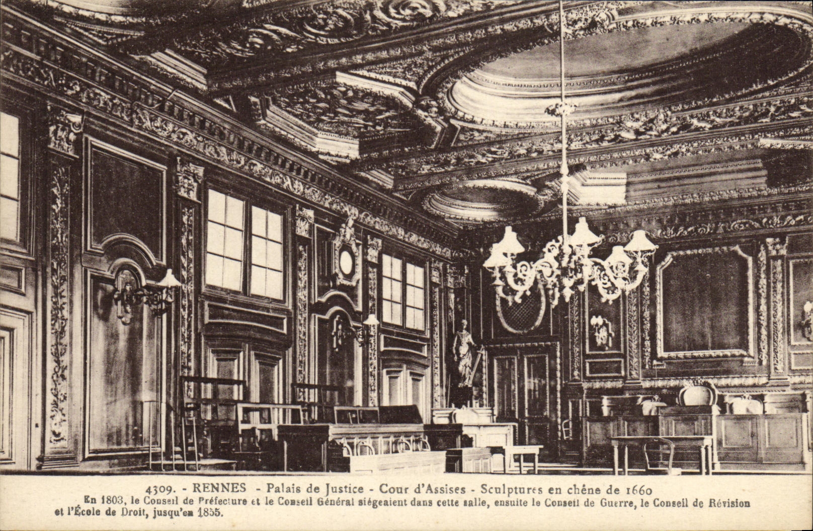 CPA Rennes Palais de Justice Cour d Assises Sculptures en chene de 1660