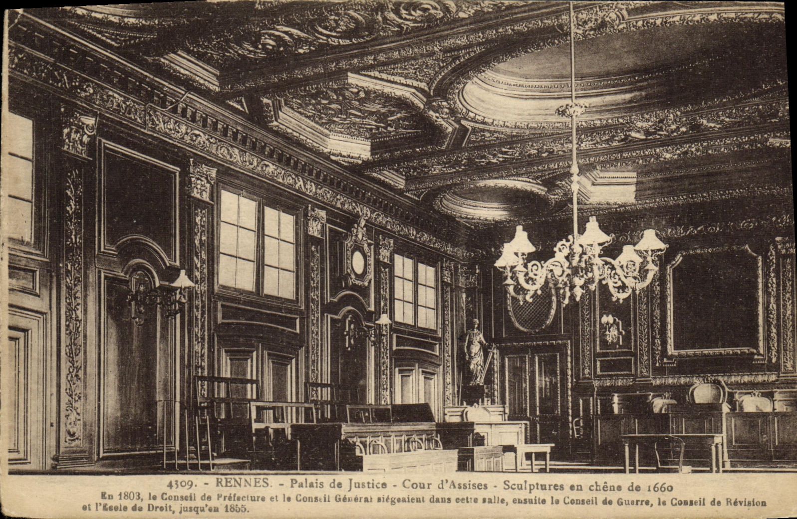 CPA Rennes Palais de Justice Cour d Assises Sculptures en chene de 1660