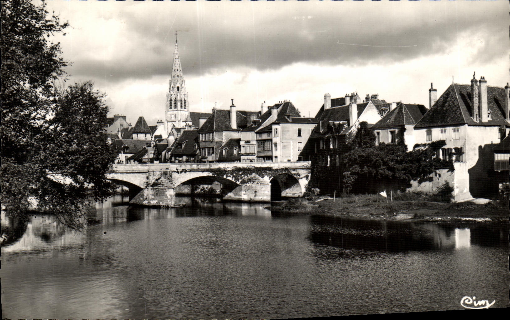 CPM Argenton sur Creuse La Creuse et le Vieux Pont