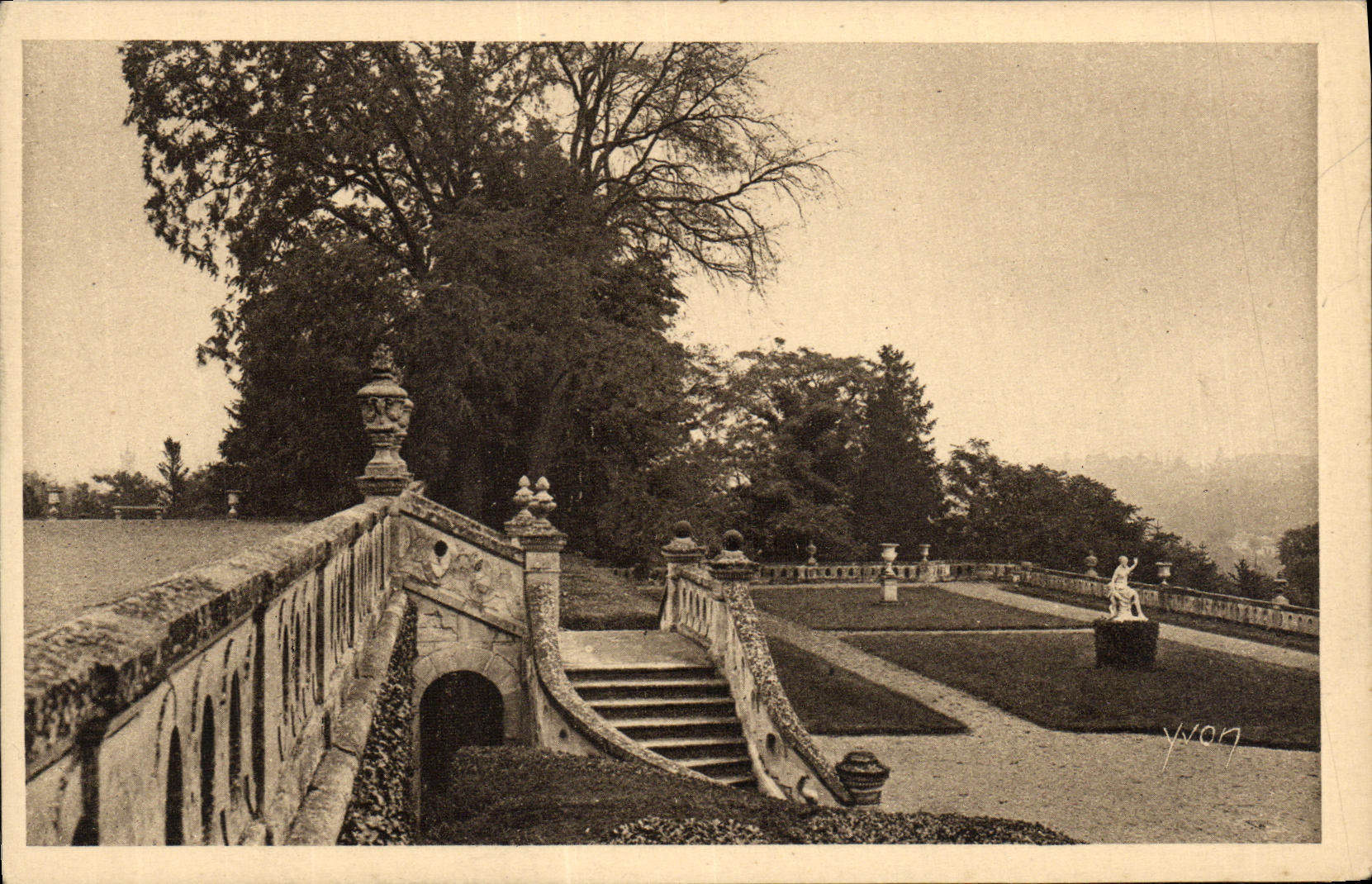 CPA Chateau de Valencay Jardin de Madame la Duchesse