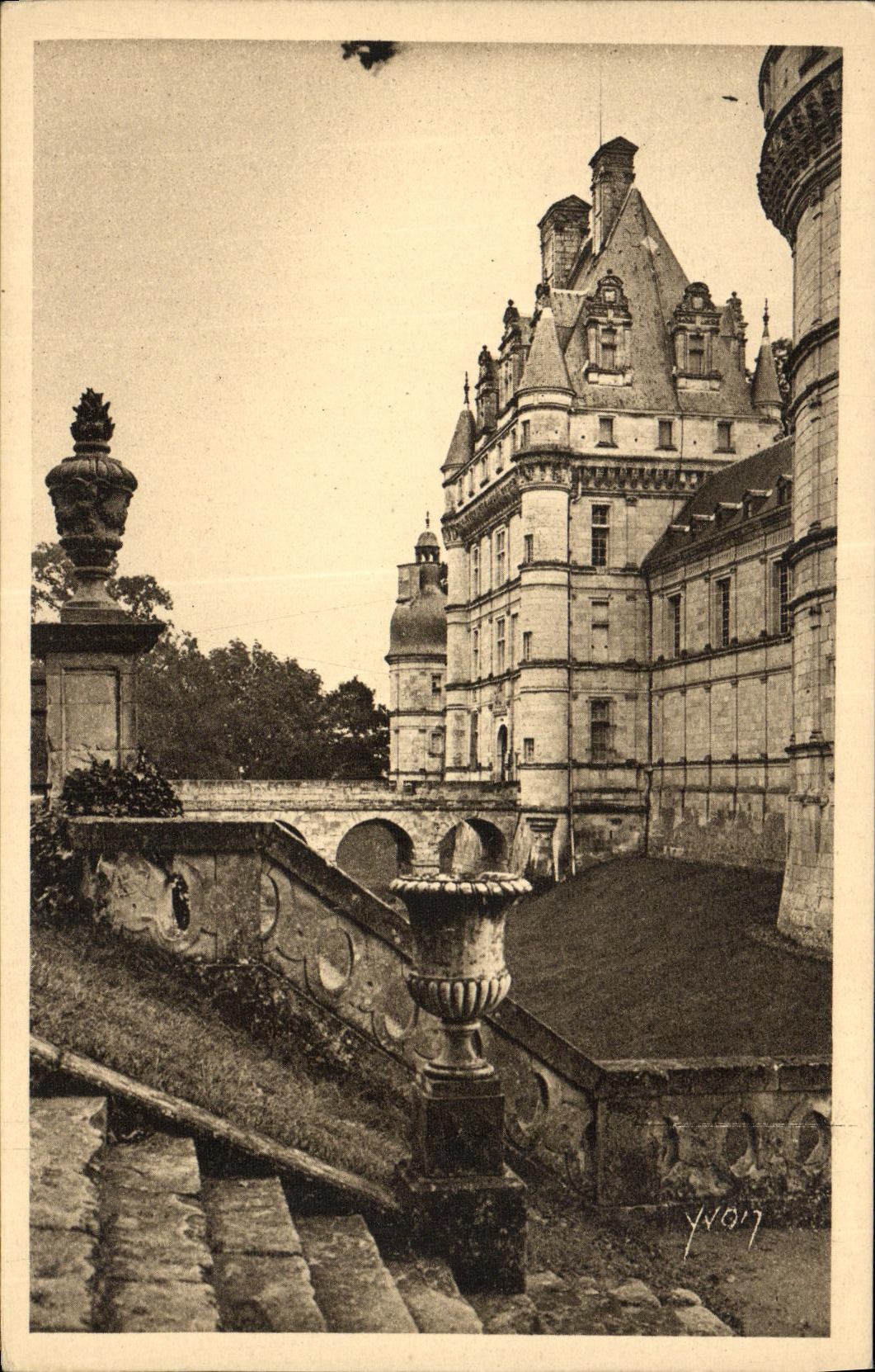 CPA Chateau de Valencay Les Douves