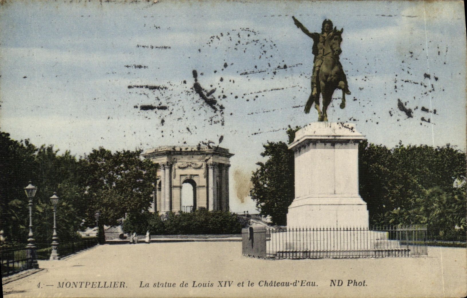 CPA Montpellier La statue de Louis XlV et le Chateau d Eau