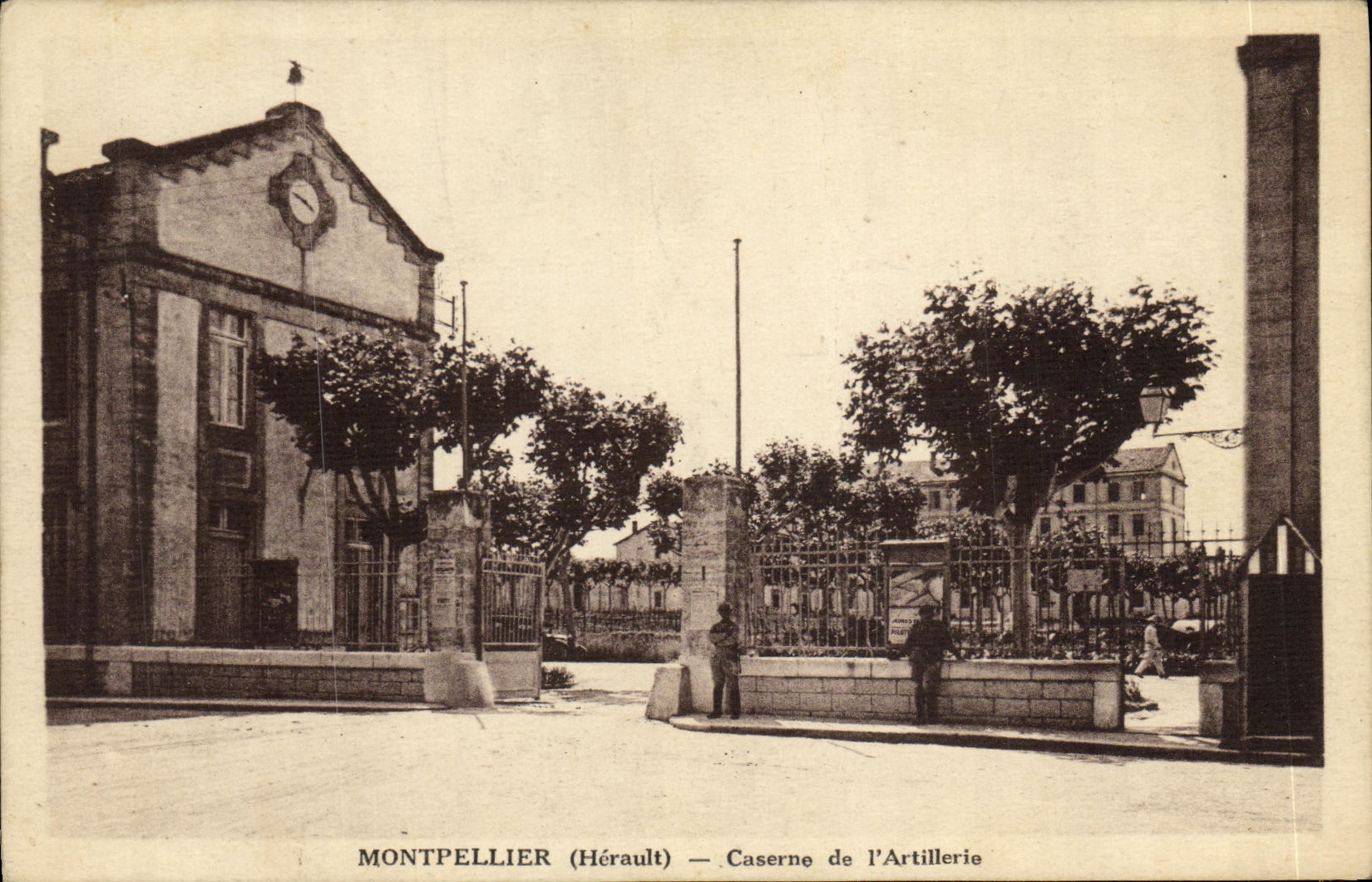 CPA Montpellier Caserne de l Artillerie Militaria