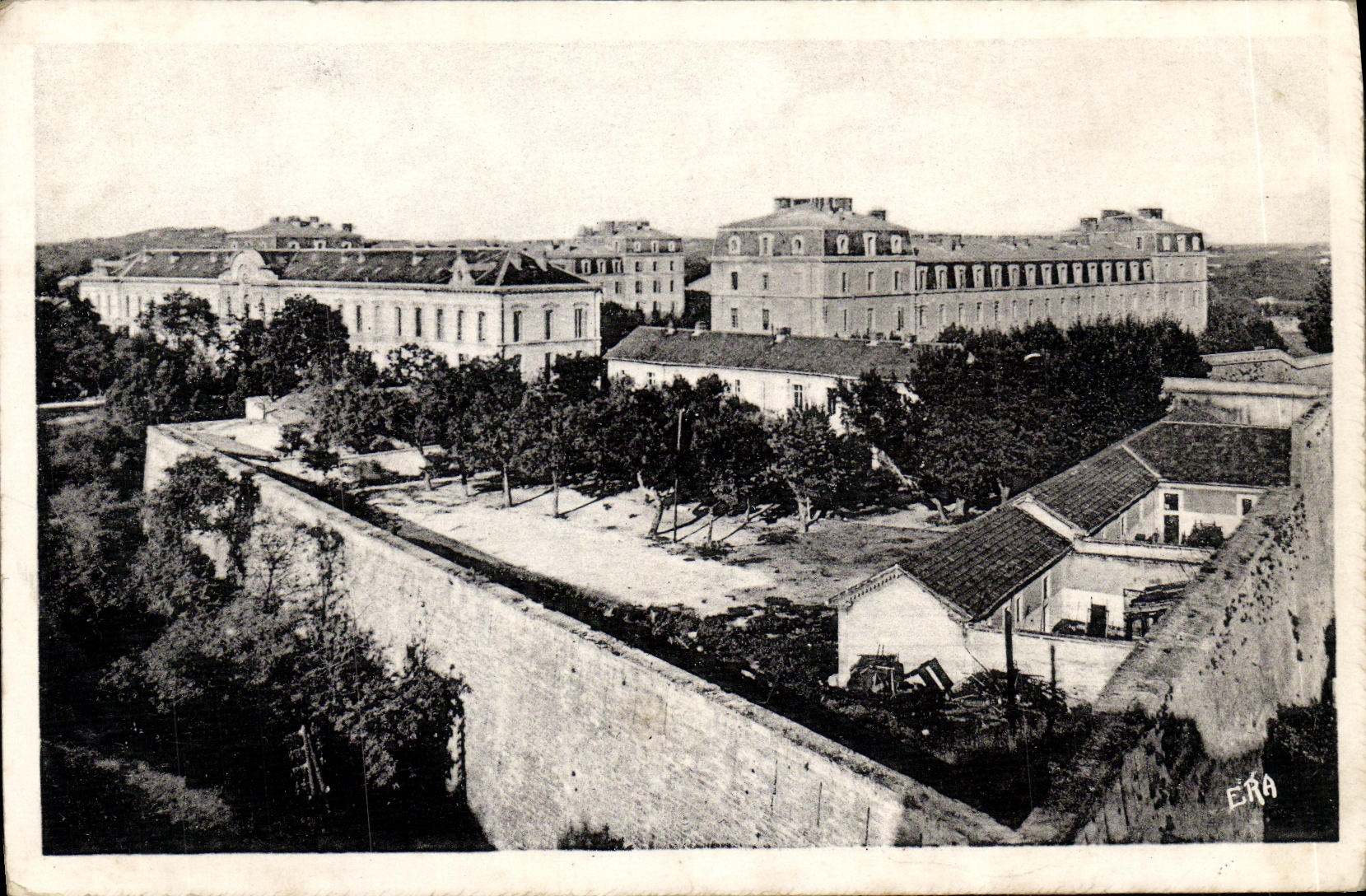 CPA Montpellier Caserne de la Citadelle Militaria