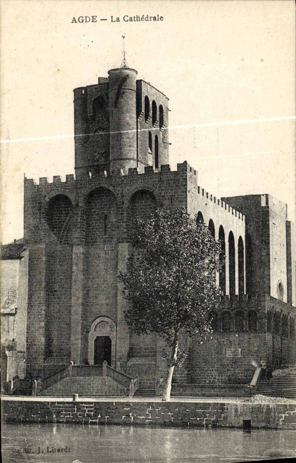 VINTAGE POSTCARD Agde the Cathedral