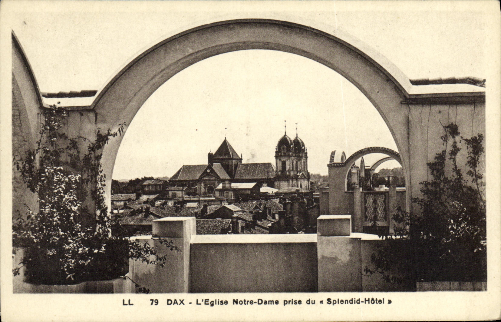 POSTAL Dax L iglesia de la VENDIMIA de Notre Dame tomada de hotel esplendido