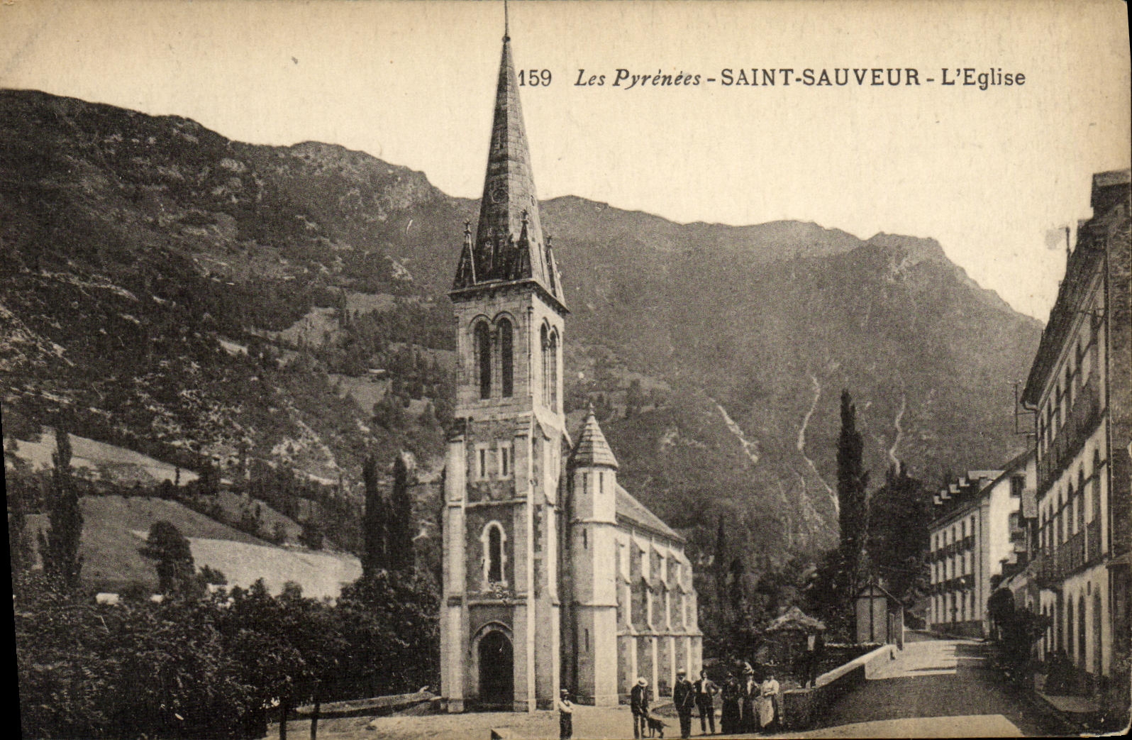 CPA Les Pyrenees Saint Sauveur L Eglise