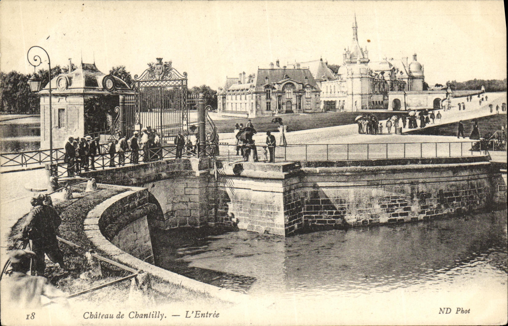 CPA Chateau de Chantilly L entree