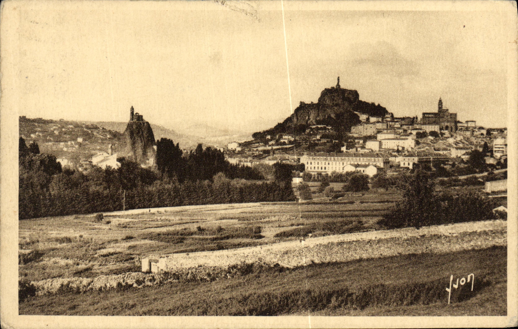 VINTAGE POSTCARD Puy the Rocks Crow