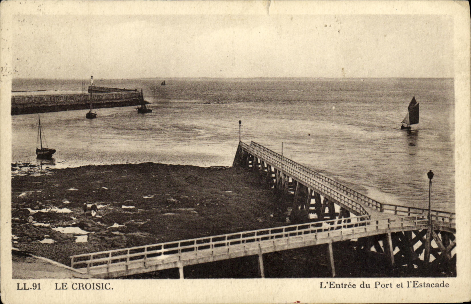 VINTAGE POSTCARD Croisic L Entered of the Bridge and L Pier