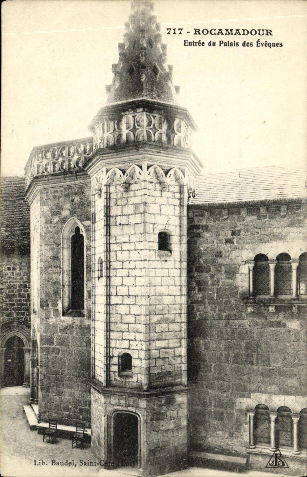 CPA Rocamadour Entree du Palais des Eveques