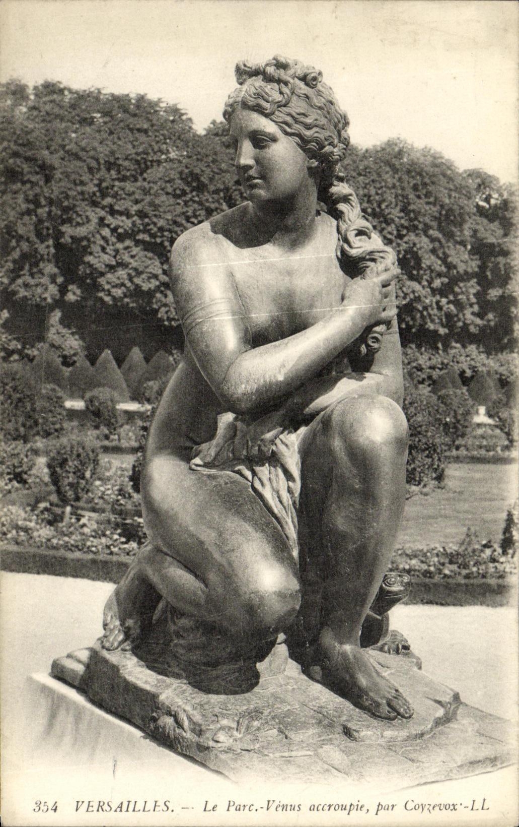 CPA Versailles Le Parc Venus Accroupie Par Coyzevox 