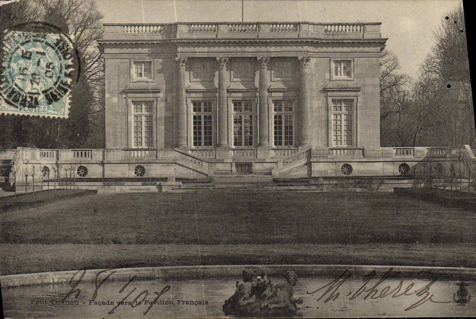 CPA Versailles Trianon Facade vers le pavillon francais