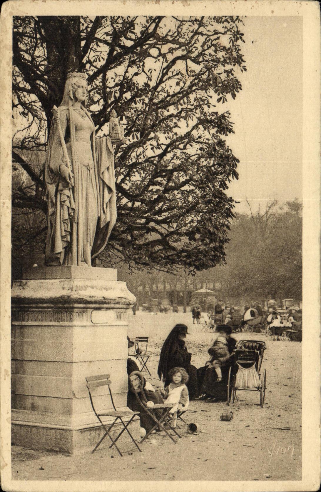 VINTAGE POSTCARD Paris Gardens of Luxembourg Terrace of the queens of France Children