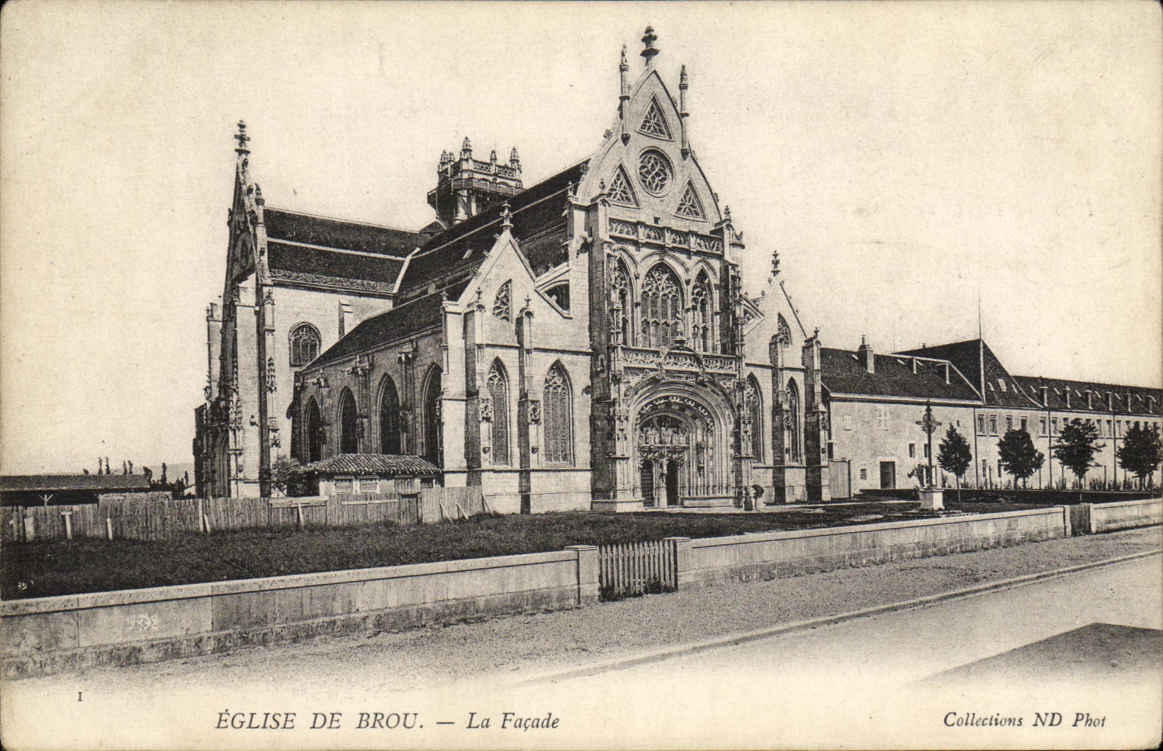 CPA Bourg de Eglise Facade 
