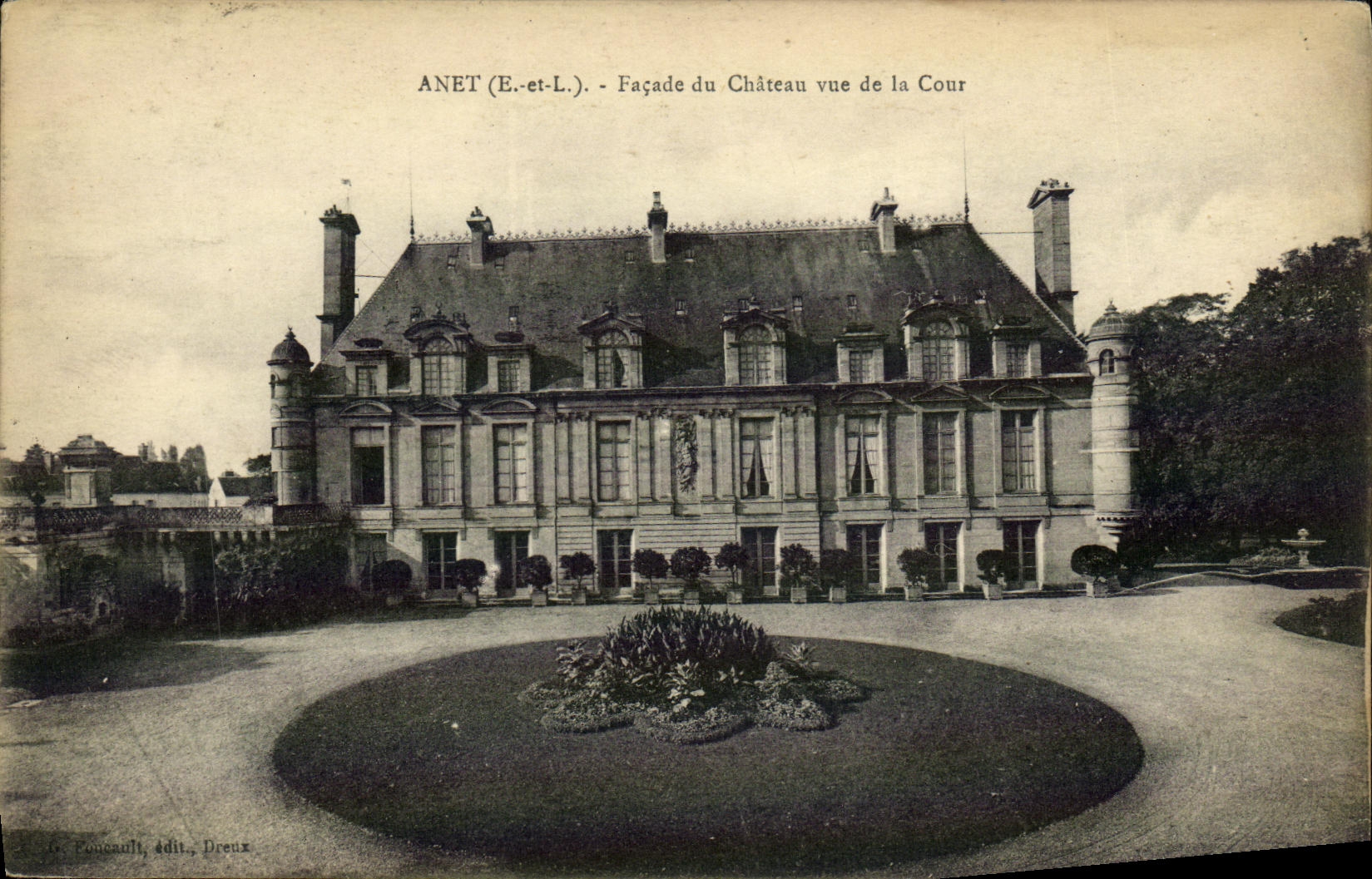 CPA Anet Chateau Vue Prise sur les Fossee