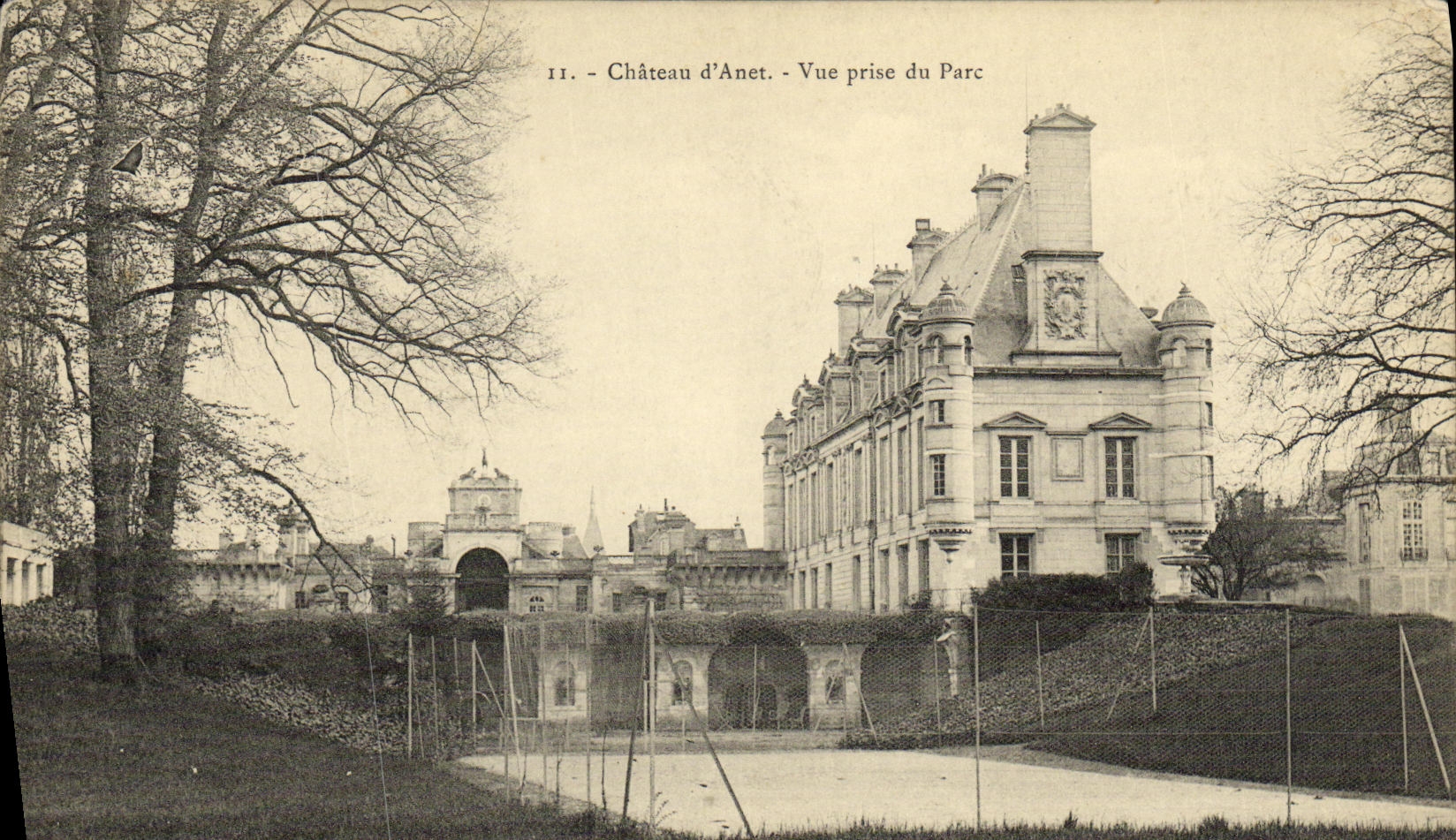 CPA Anet Chateau Vue Prise du Parc Tennis