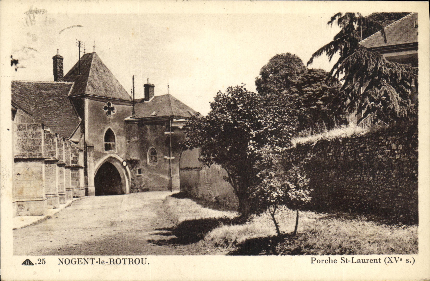 CPA Nogent le Rotrou Proche St Laurent XV e s