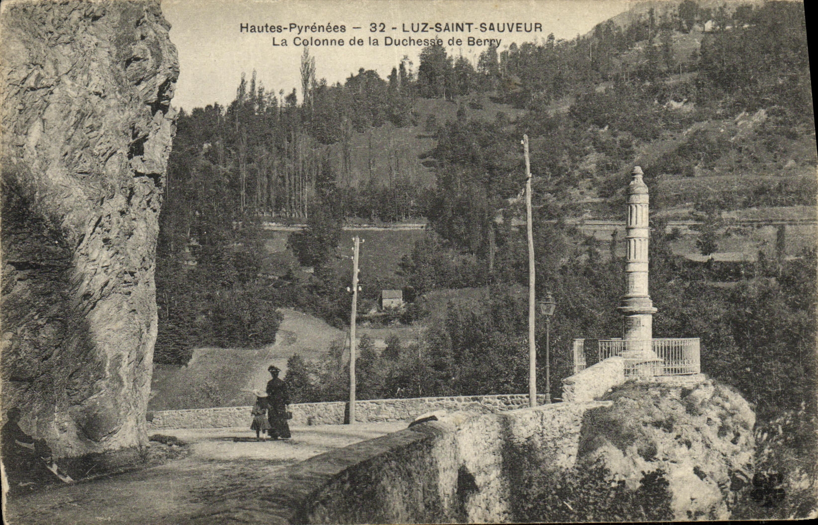 CPA Luz Saint Sauveur La Colonne de la Duchesse de Berry