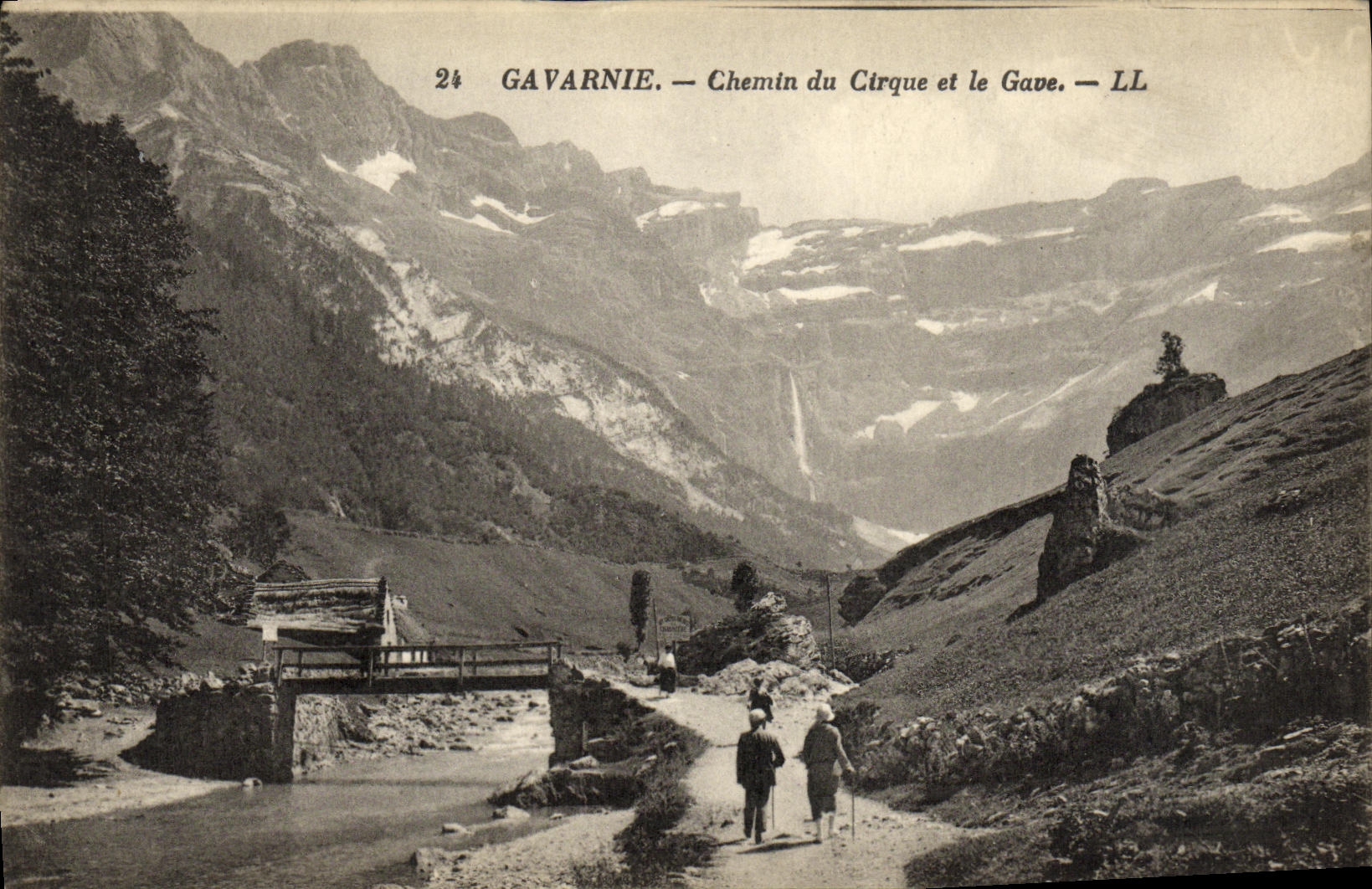 CPA Gavarnie Chemin du Cirque et le Gave