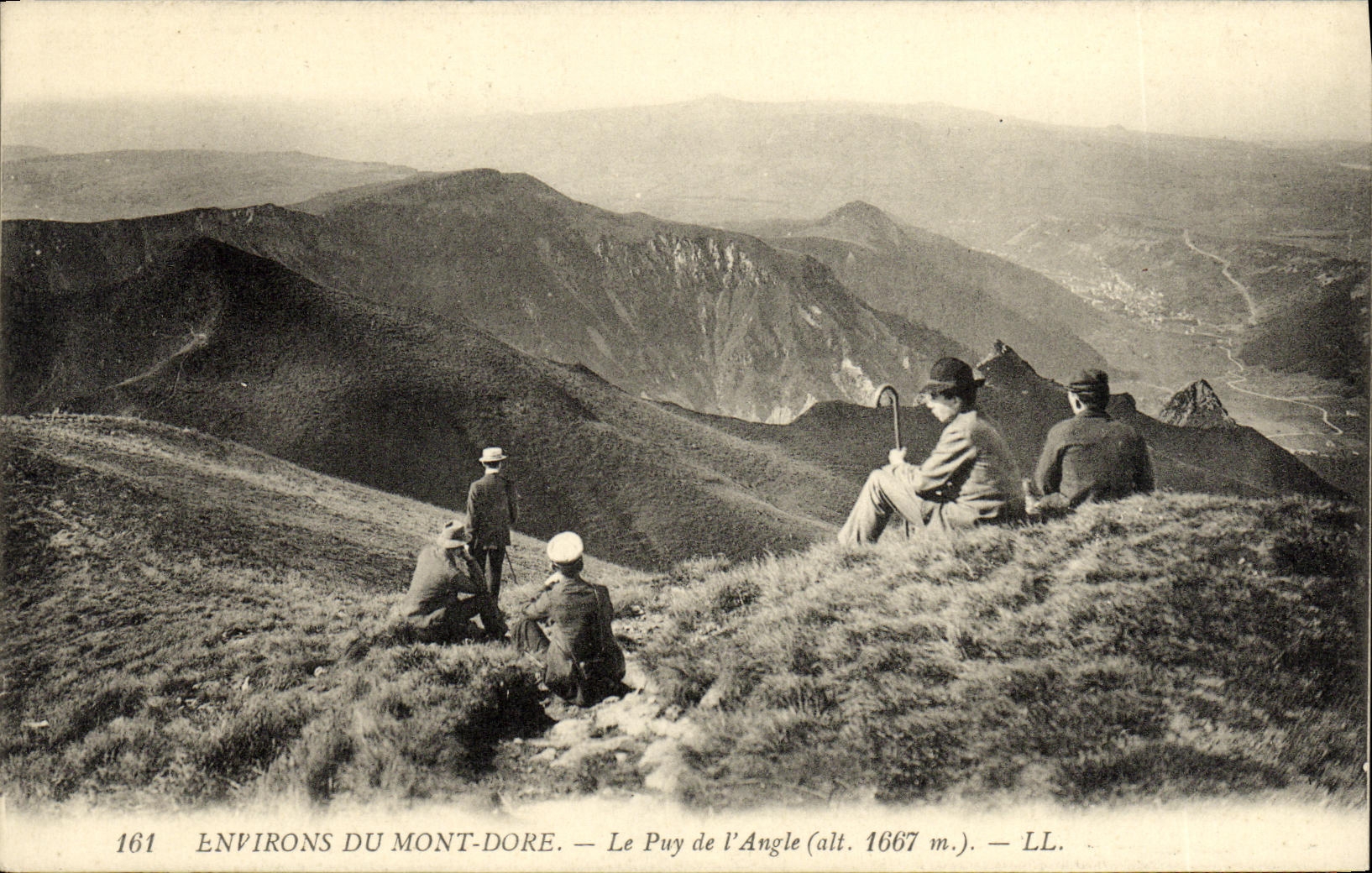 VINTAGE POSTCARD surroundings of the Mount Gild Puy of L Angle