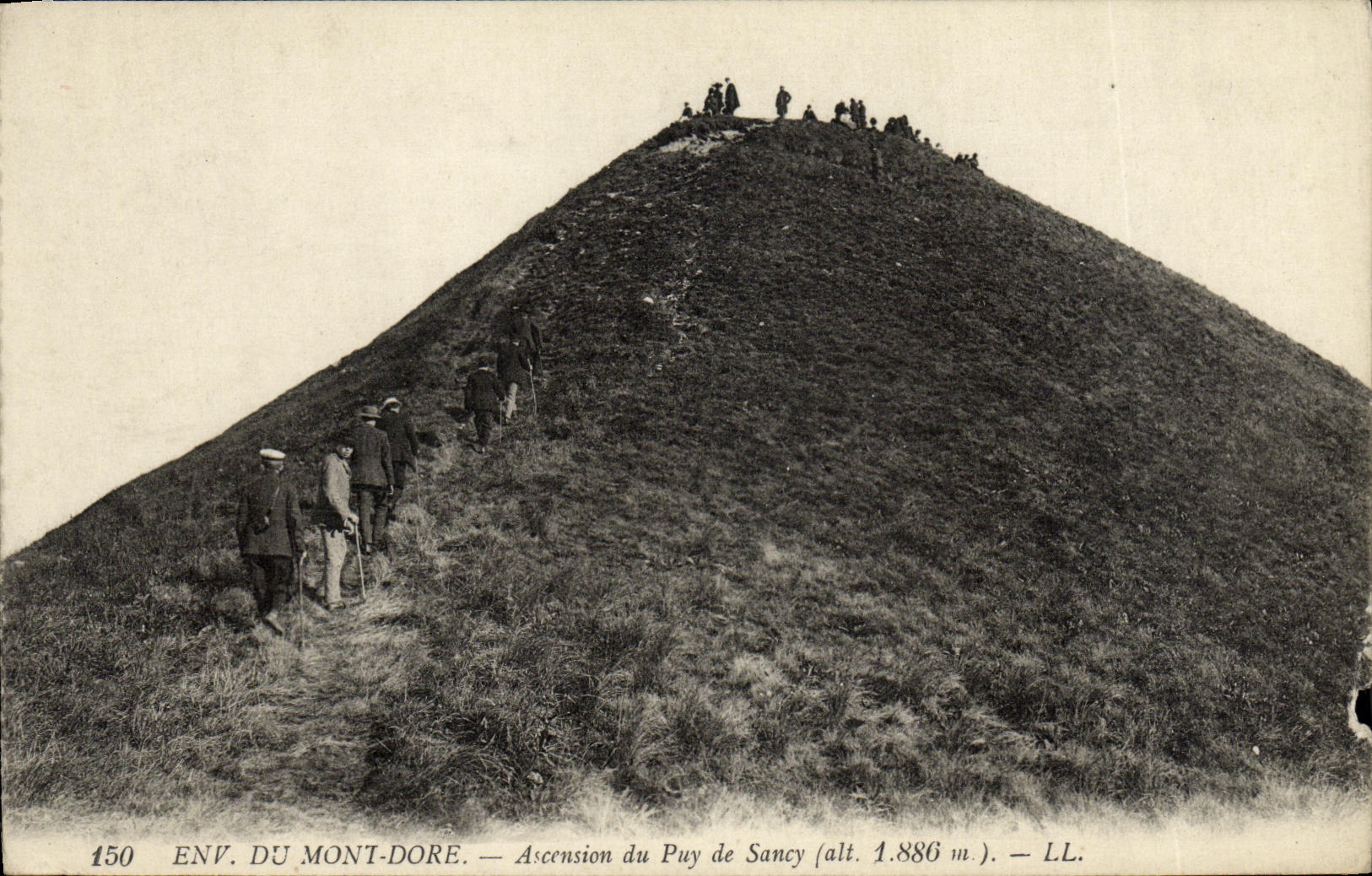 VINTAGE POSTCARD the Mount Gilds Climbing of Puy de Sancy