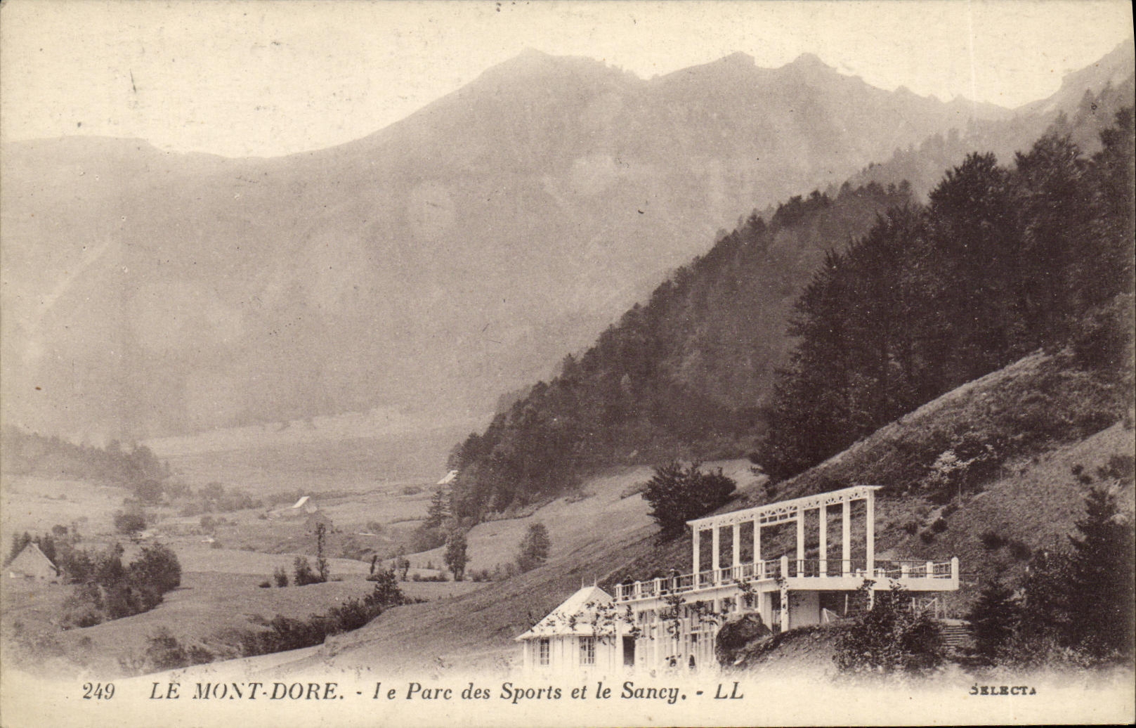 VINTAGE POSTCARD the Mount Gilds the Park of the Sports and Sancy
