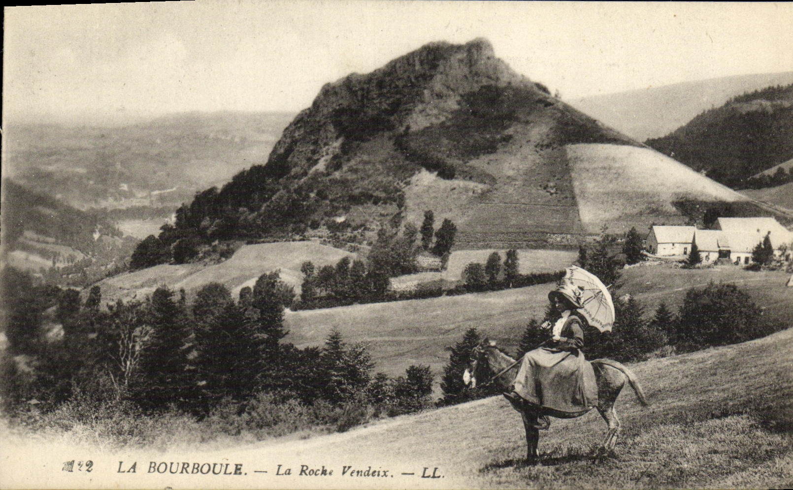 CPA La Bourboule La Roche Vendeix Ane 