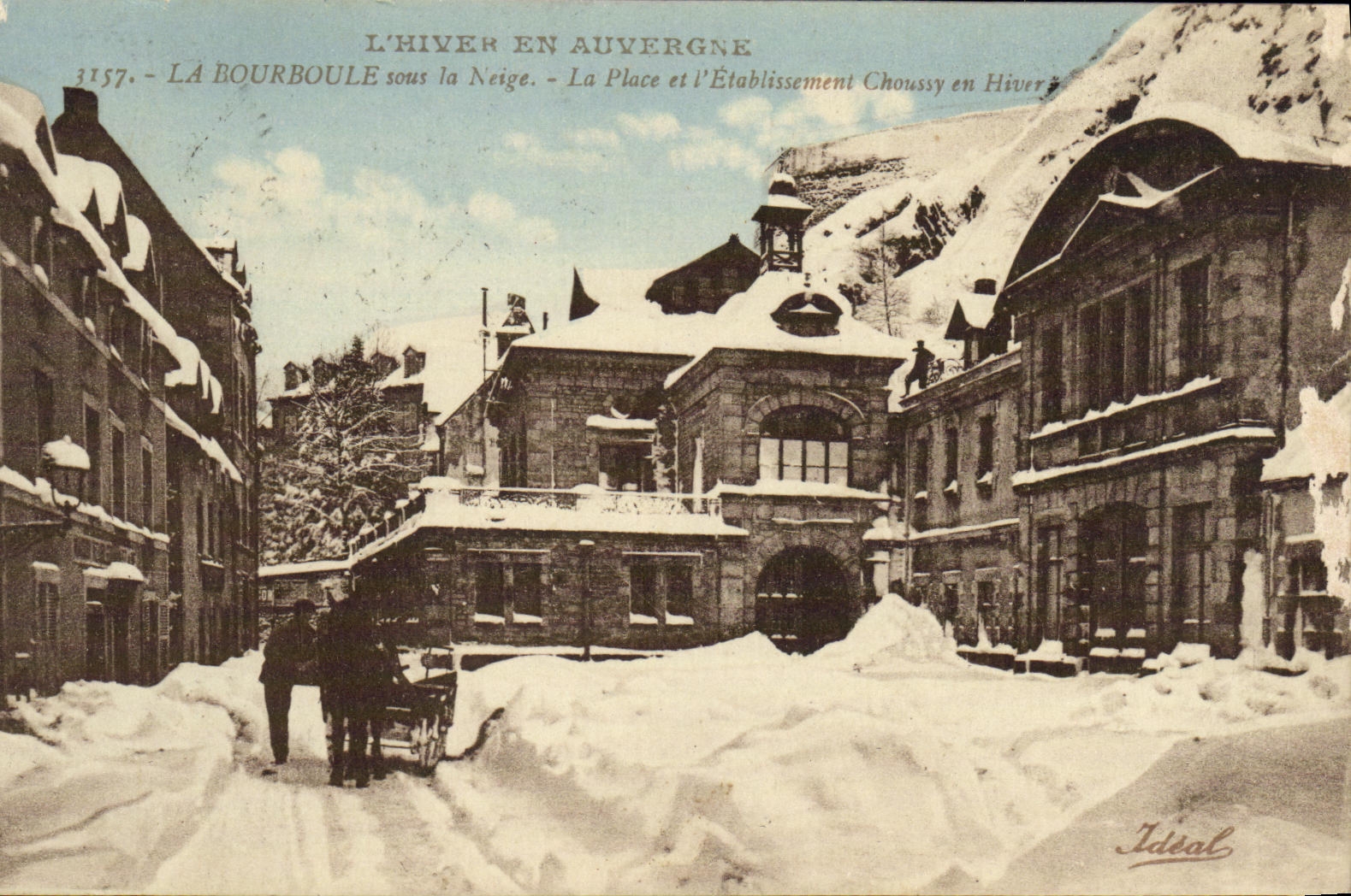 CPA La Bourboule sous la Neige La Place et l etablissement en hiver