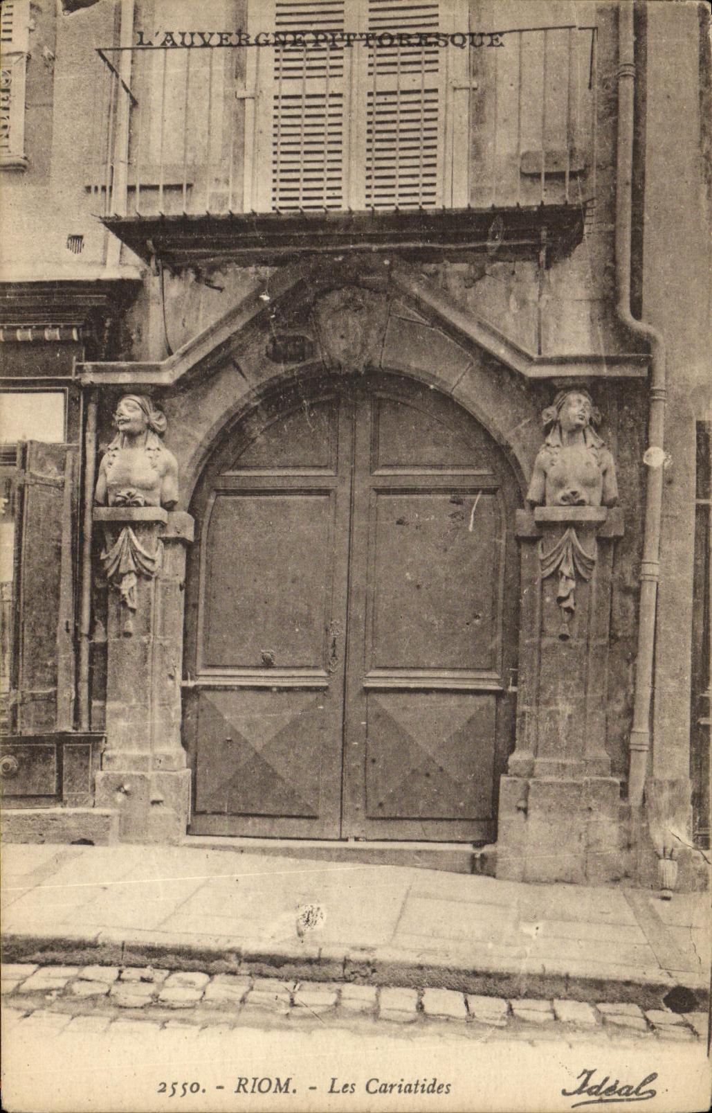 POSTAL L cariatides de la VENDIMIA de Auvergne Riom