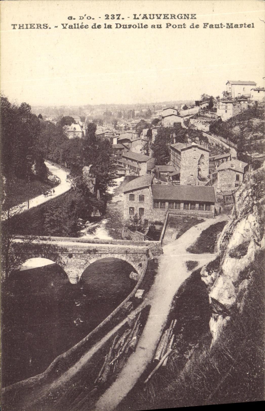 CPA Thiers Vallee de la Durolle au Pont de Faut Martel