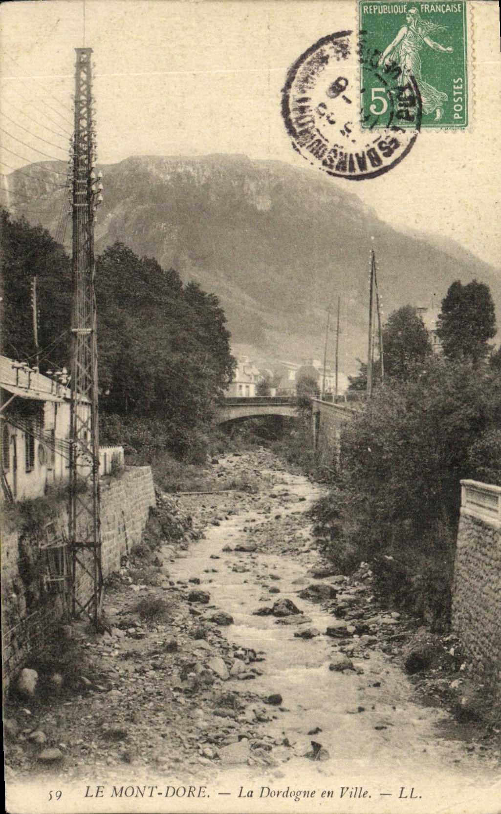 VINTAGE POSTCARD the Mount Gilds the Dordogne Downtown