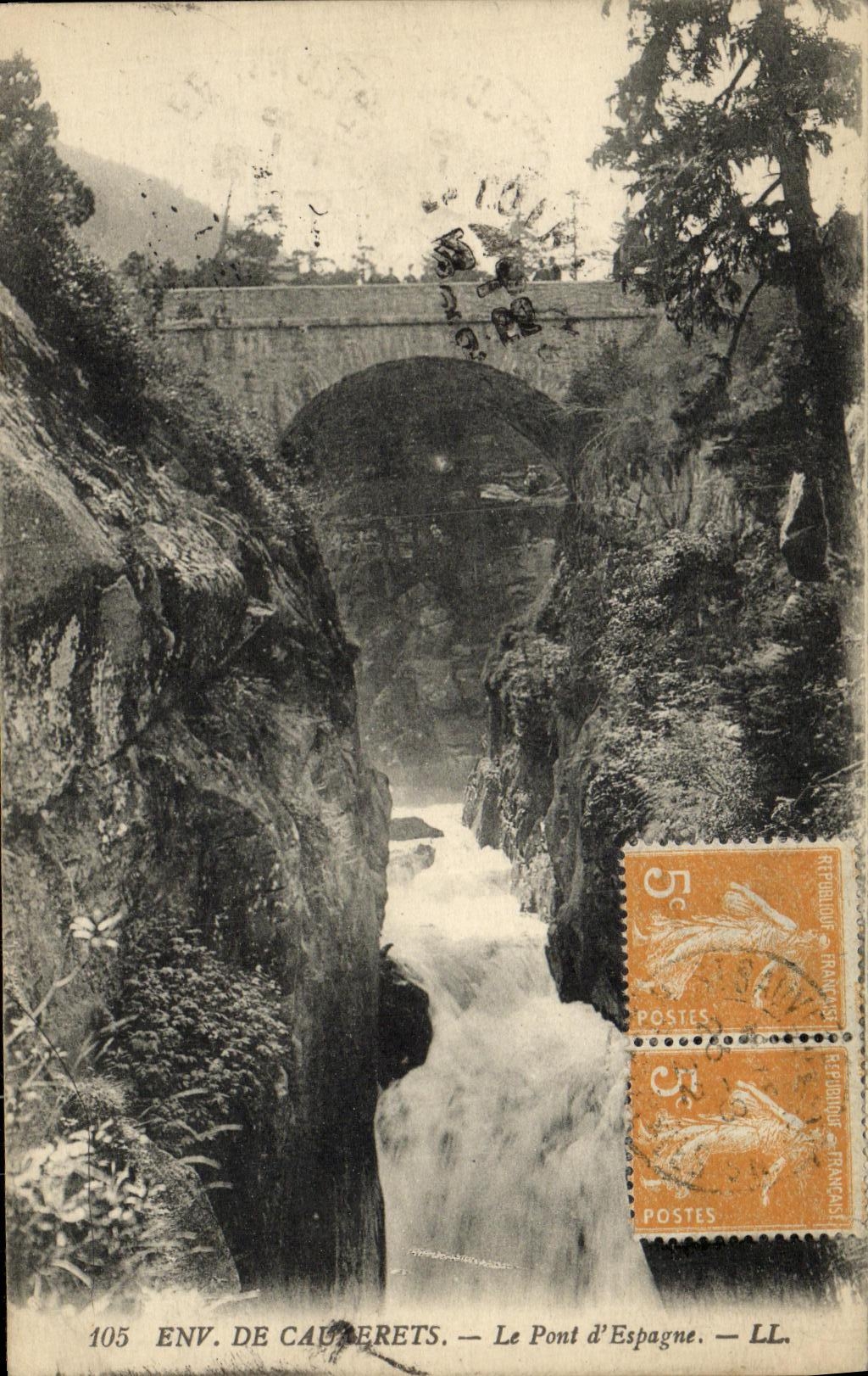 VINTAGE POSTCARD Surroundings of Cauterets the Bridge D Spain