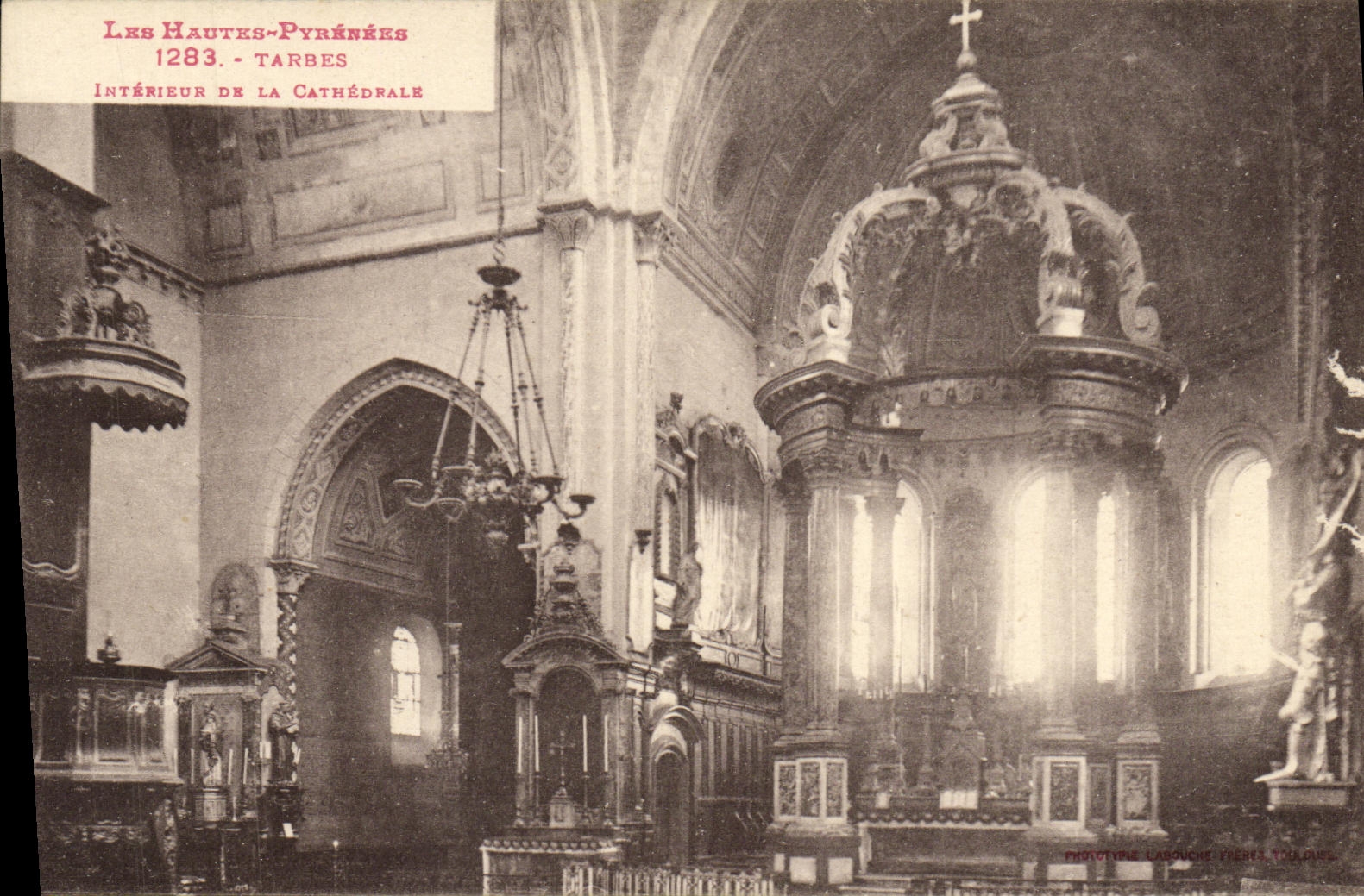 CPA Tarbes Interieur de la cathedrale 