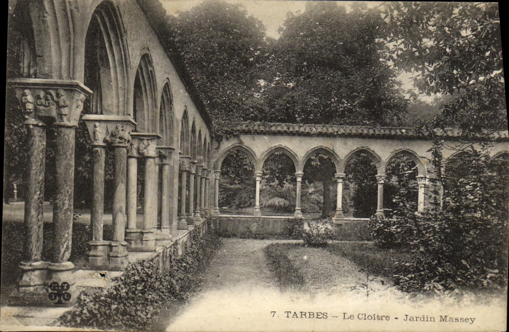 CPA Tarbes Le Cloitre Jardin Massey
