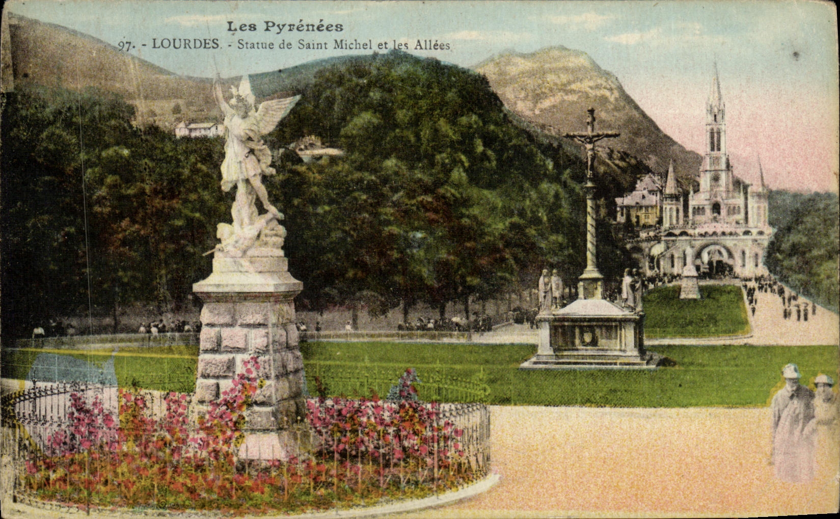 CPA Lourdes statue de Saint Michel et les Allees