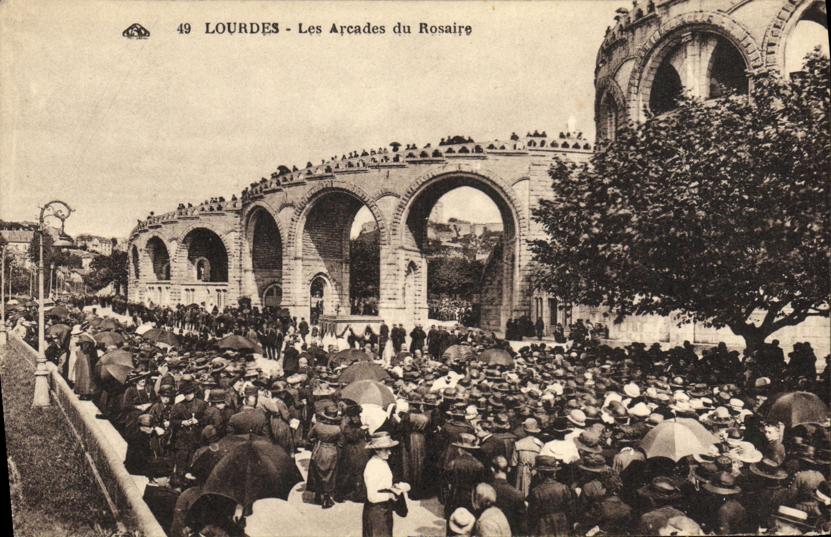 CPA Lourdes Les Arcades du Rosaire