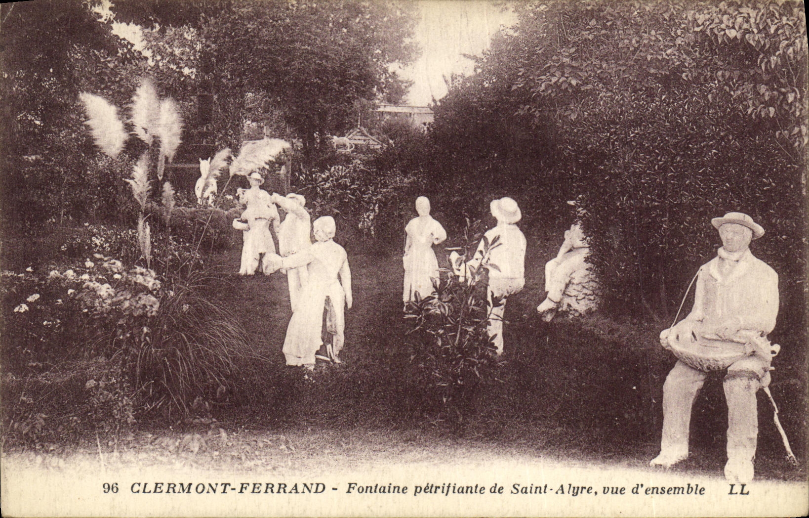 Fuente Petrifying de Clermont Ferrand de la POSTAL de la VENDIMIA de Alyre Saint