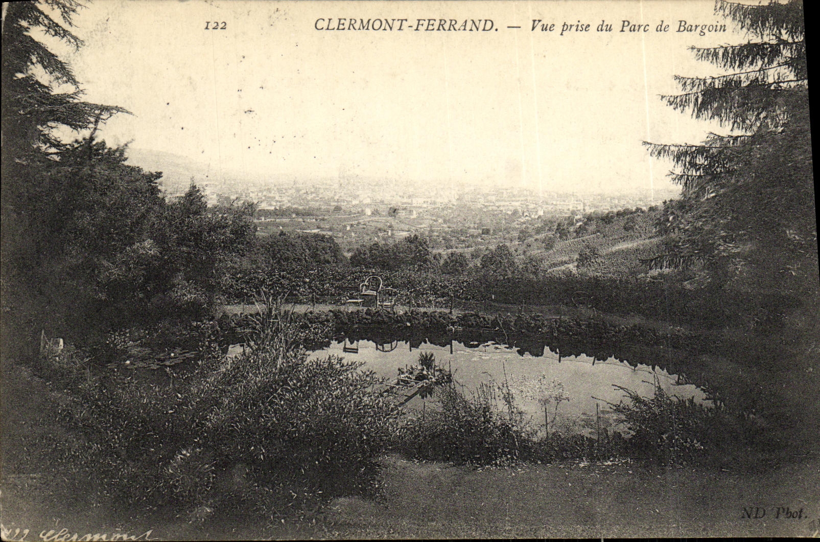 POSTAL Clermont Ferrand de la VENDIMIA vista del parque de Bargoin